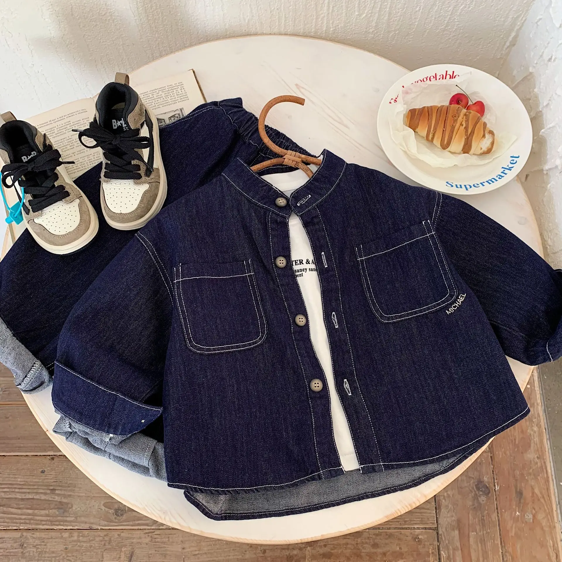 

Детский джинсовый комплект, новый предмет, корейская версия с большим карманом для девочек, весенне-осенний стиль, детский кардиган, комплект из двух предметов