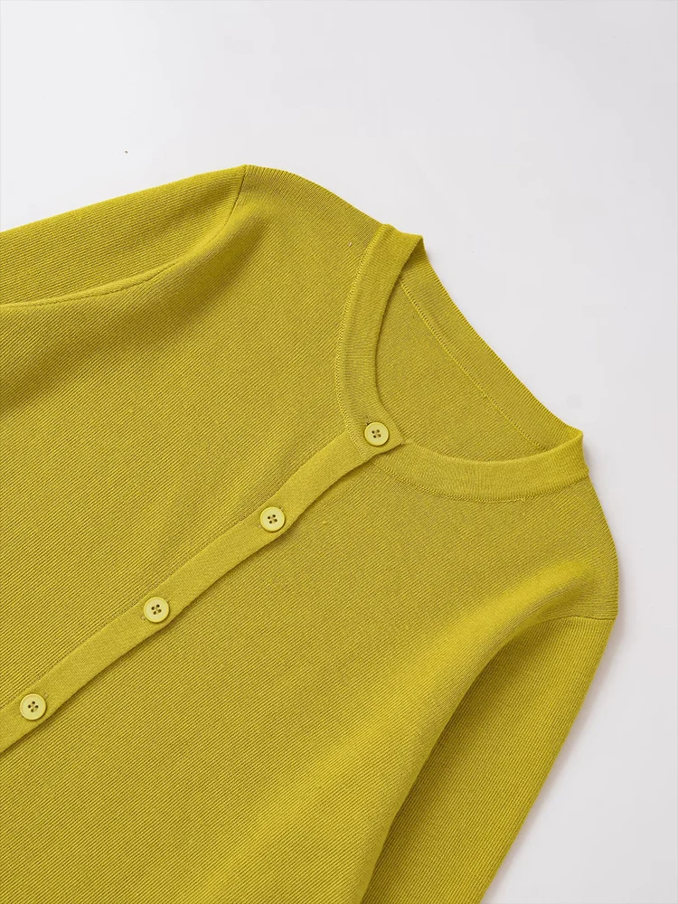 Europejski i amerykański styl, nowości na jesień 2025, odzież damska, podstawowa dzianinowa kurtka z okrągłym dekoltem, długim rękawem i guzikami.