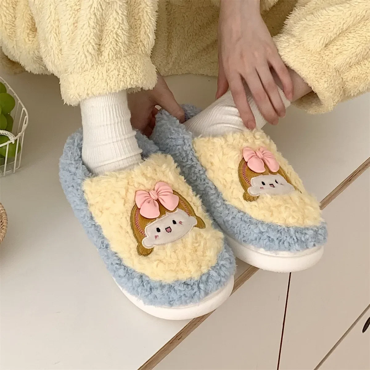 

Fashion New Cute Sweet Bow All-inclusive Heel Plush Shoes Winter Home Use Non-slip Warm Cotton Slippers Women