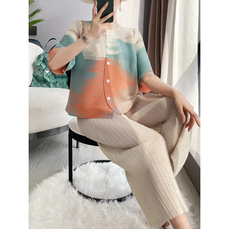 GGHK Miyake Fashion Women Shirt Short Sleeve Round Collar Single Breasted Print Loose Blouse Casual Style 2024 New Spring