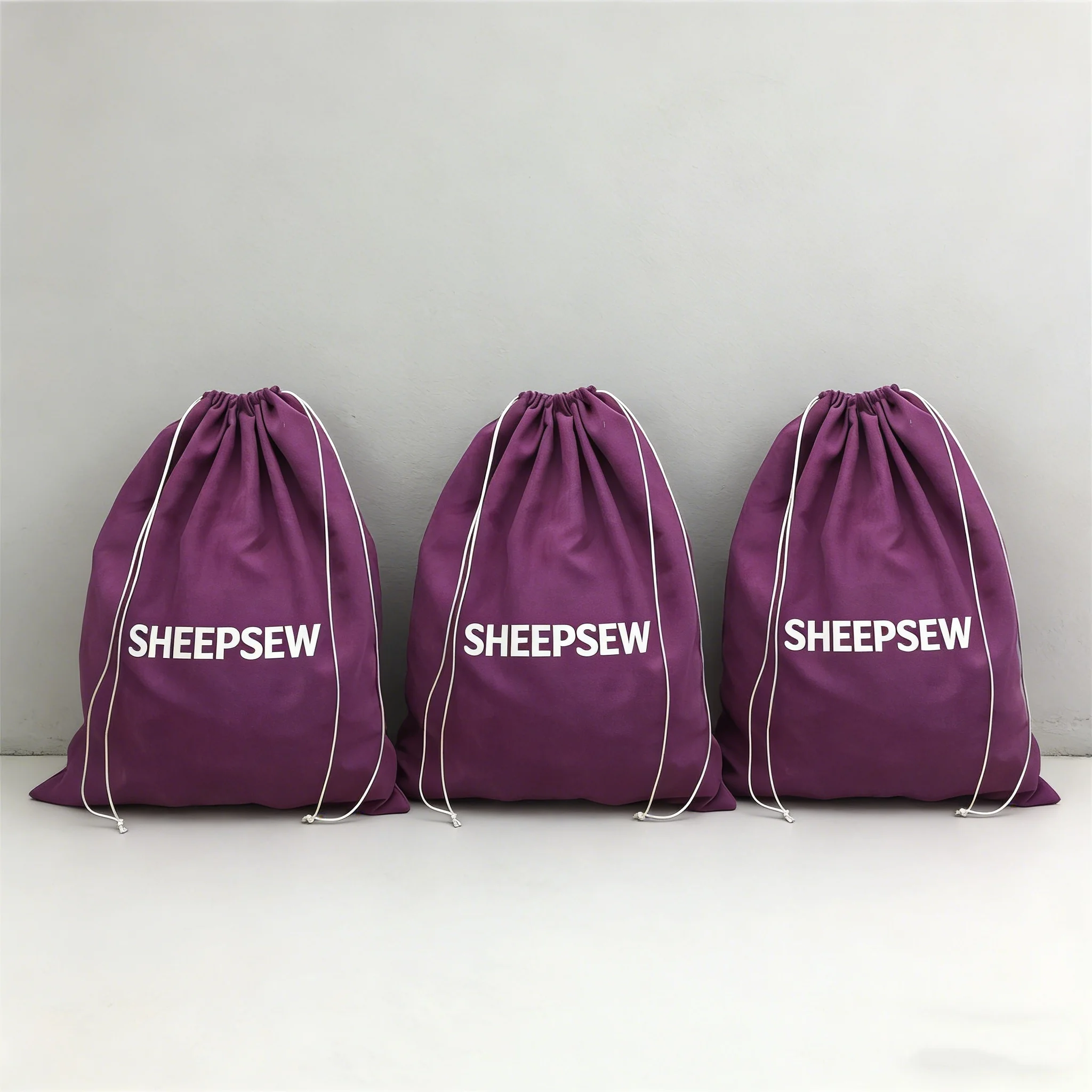 Bolsa Pequeña Larga Negra de Ante Sintético con Cordón, Bolsa de Cosméticos Personalizada para Tónico Facial y Almacenamiento de Brochas de Maquillaje para Viaje