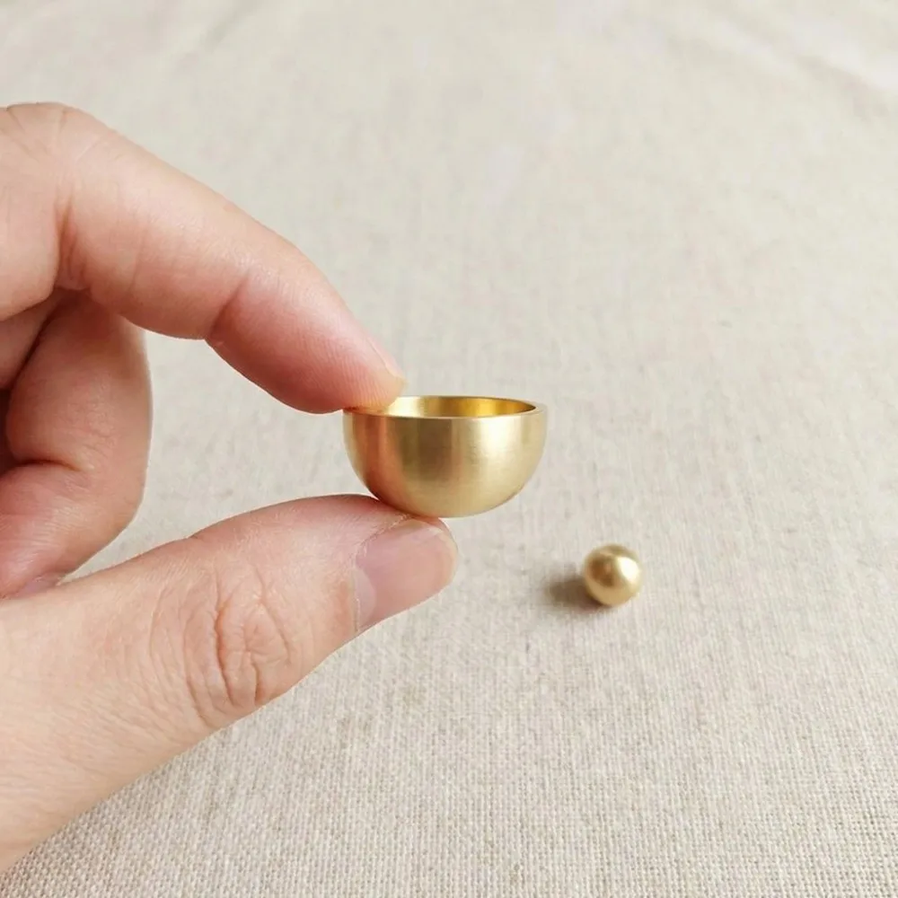 Handmade Brass Mini Singing Bowl Sanskrit Portable Brass Singing Bowl Buddha Instrument Copper Striker Ball