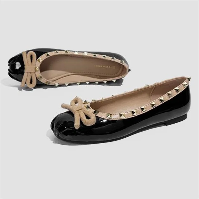 Rivets Designer Shoes for Women Patent Leather Pleated Low Heels Velvet Female Butterfly-knot Zapatos Mujer Studs Femme Ballet