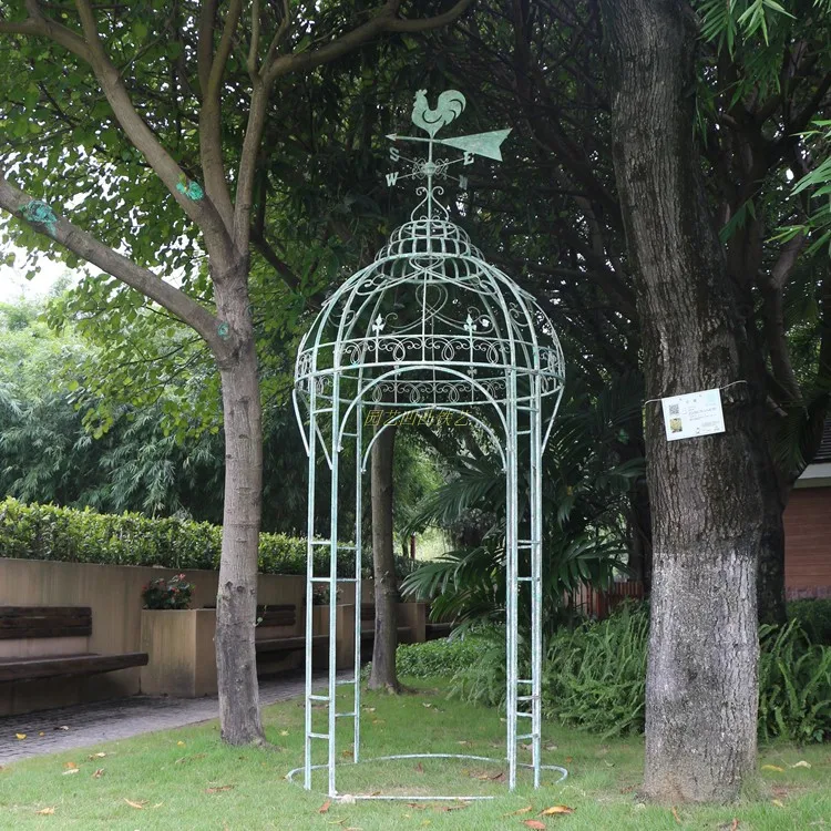 

The outer order is retro and old-fashioned, with bold iron weather vane, gazebo, yurt, big arch, iron wire with flower stand.