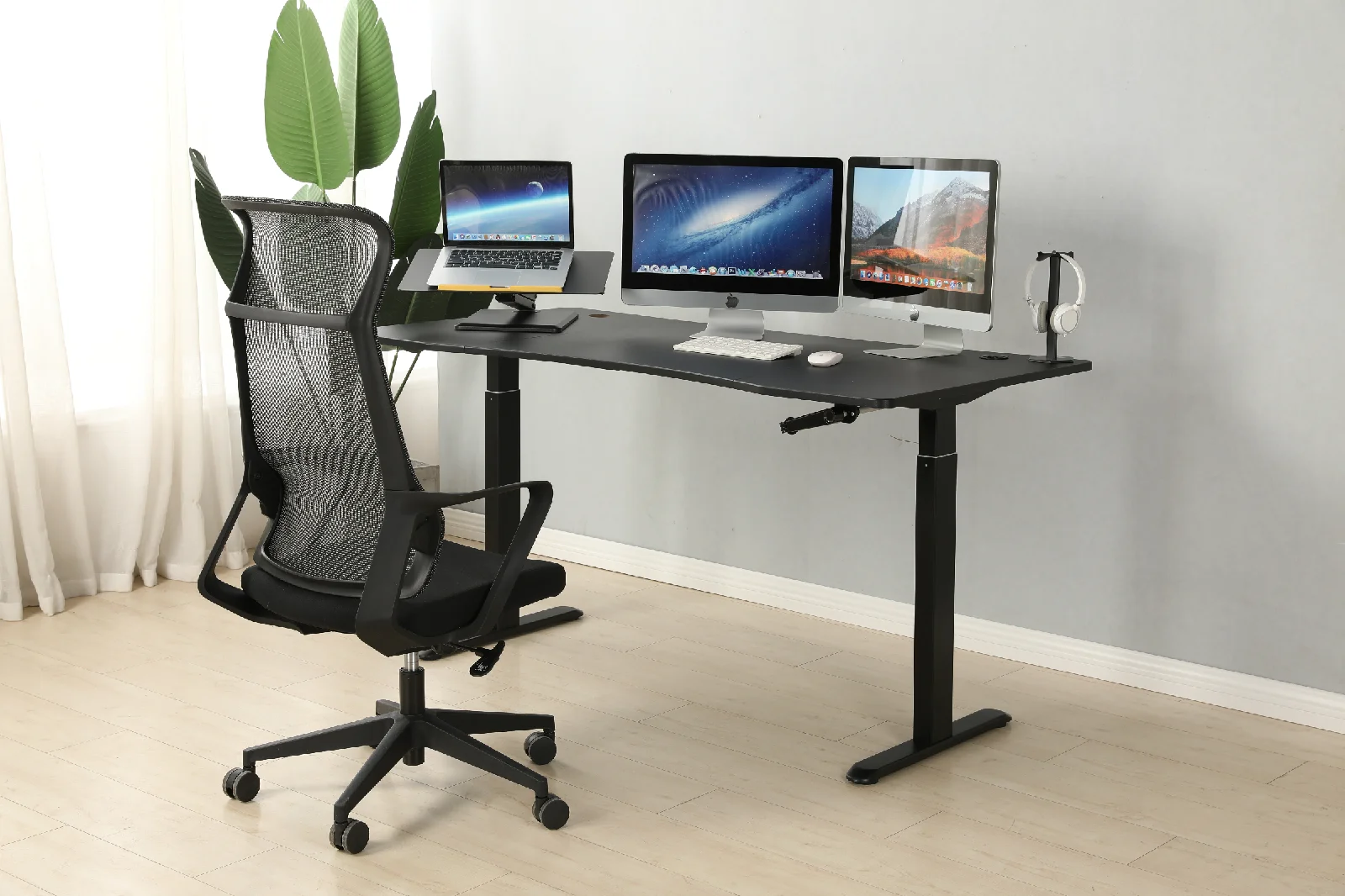 Stand up Table Hand Crank Height Adjustable Standing Gaming Tables Computer Gaming Desk With Spacious Ergonomic Desktop