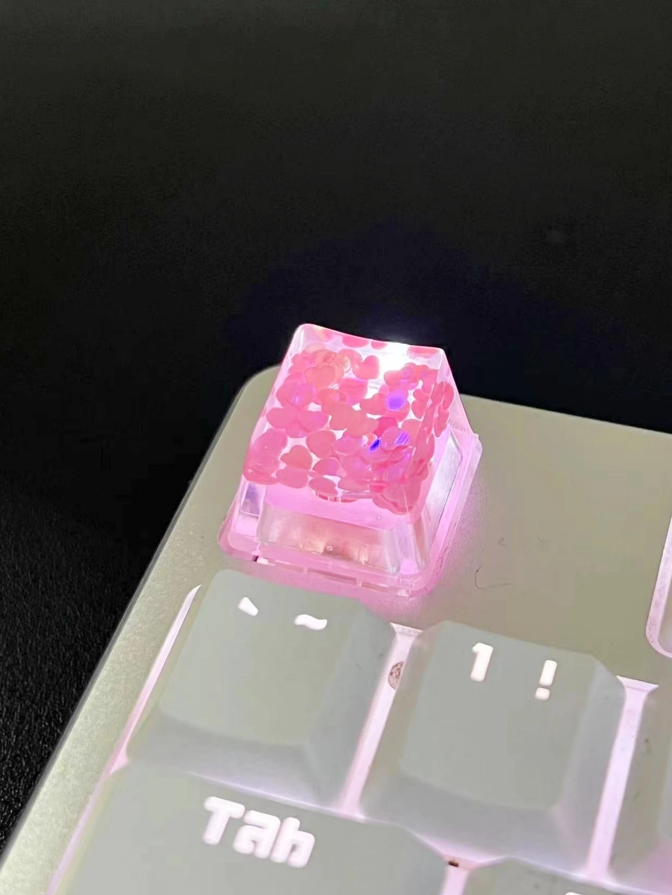 1Pcs New Best Selling Translucent Love Sequins Keycaps Cross Axis Mechanical Keyboard Keycaps With Accessories