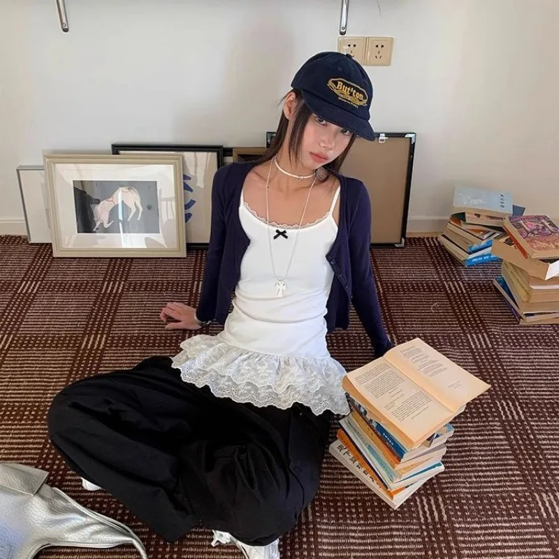 المرأة المرقعة الدانتيل الأبيض الحمالة سترة تقليم أسفل هيم طبقة نحيل الرسن القمم كشكش حافة الجلد ودية تنفس سترة