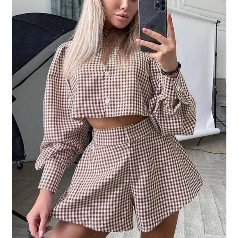 مجموعة كريسناس منقوشة جديدة مكونة من قطعتين للسيدات 2025 قمصان ريترو هونج كونج فيبي فضفاضة تناسب الفانوس شورت عالي الخصر 87800