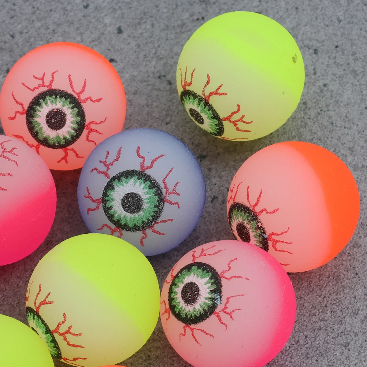 30pcs 32mm Halloween Bouncy Balls Scary Eye Balls Halloween Party Supplies (Random Color) bouncy balls party favors