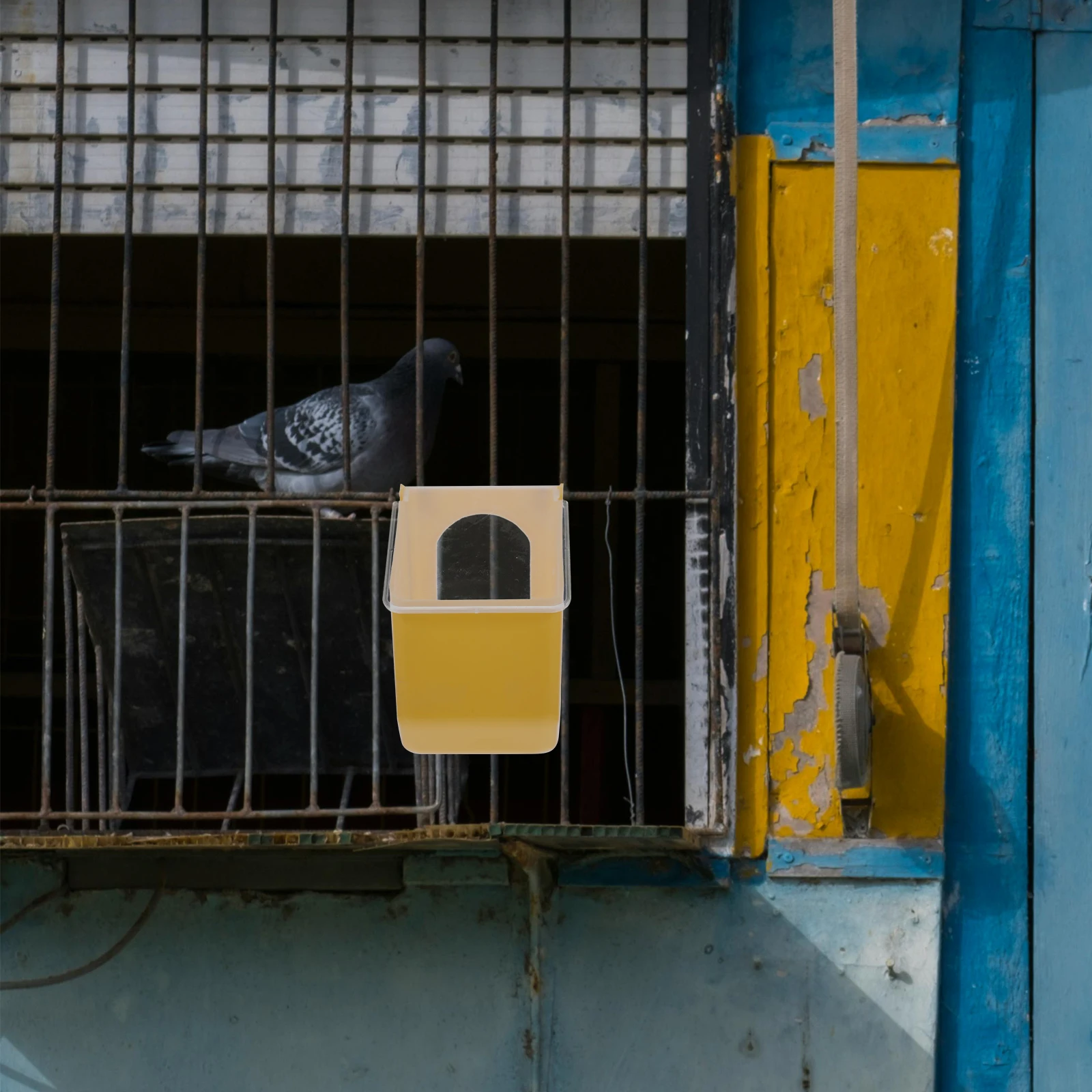 

2Pcs Hanging Cage Pigeon Feeder with Lid Small Bird Food Dispenser Poultry Feeder Easy Clean Hanging Feed Storage Box