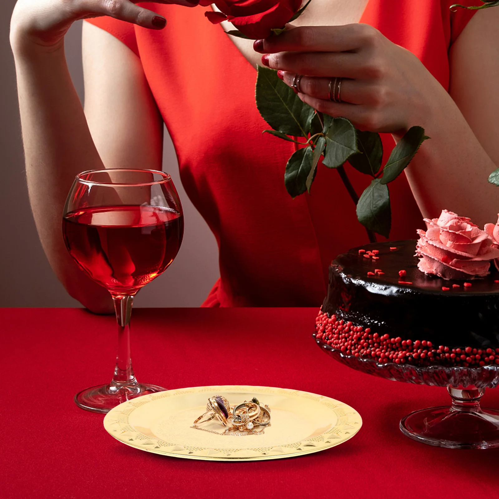 

Round Metal Tray Iron Storage Plate Fruit Serving Tray For Home Hotel Dessert Snack Cake Bread Pastry Display Kitchen