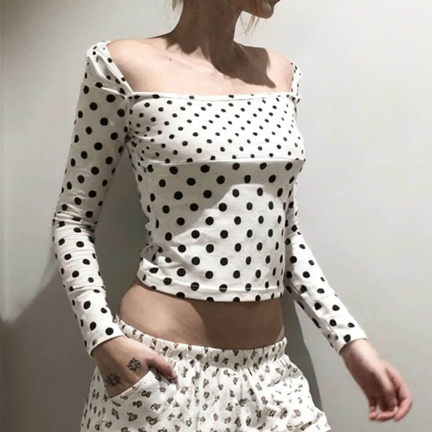 جديد أزياء فتاة ساخنة مثير القسم القصير ساحة طوق موجة نقطة طويلة الأكمام تي شيرت #2