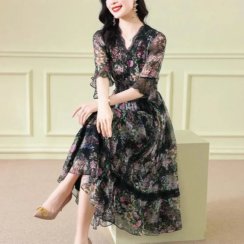 Silk Dress Ladies Summer 2024 New French V-neck Trumpet Sleeves Waist Slim Skirt High-end Silks Retro Floral Skirt