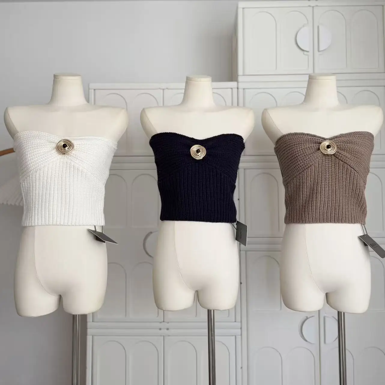 

Ifashion2026 Metal Buckle Knitted Crop Top Slimming Design Fashionable Women's Vest Inner Wear Short Length Stylish Trendy