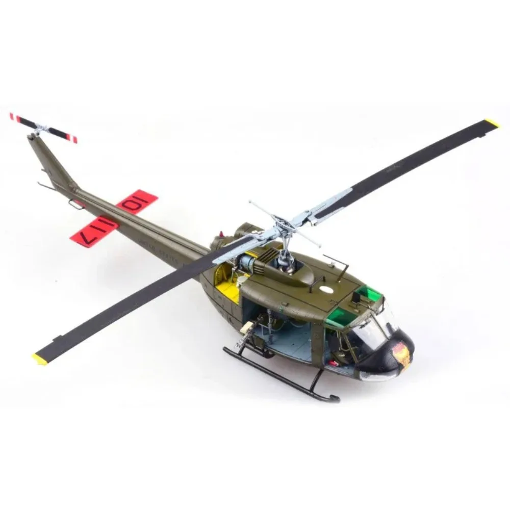 Obrázek 6: Kočička jestřáb   modelka  KH80154 nám uh-1d'huey 'helicopter -aircraft modelka souprava 1/48