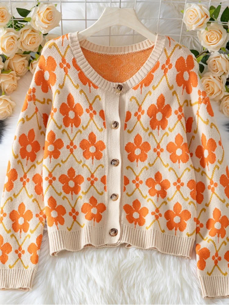 エレガントな長袖 O ネックカーディガンセーター女性のためのファッショナブルな秋冬花柄ジャカードニットボタンセーター女性
