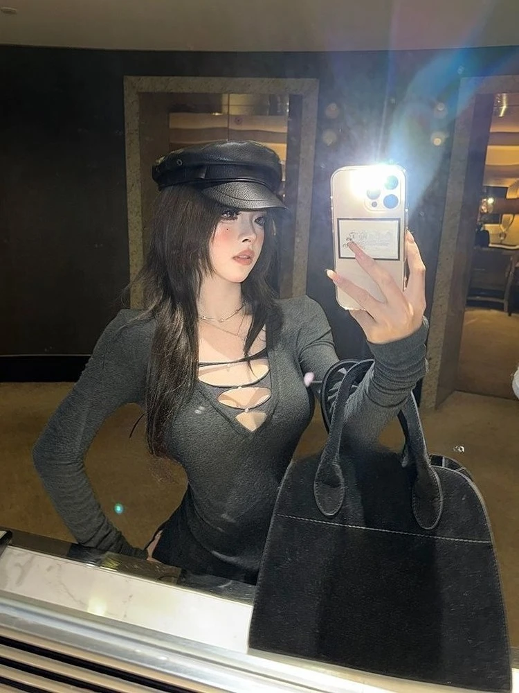 

Gothic Chic Subculture Punk Harajuku Long Sleeve T-Shirts for Women Y2K Punk Emo Top with Design Sense Black Striped Tees