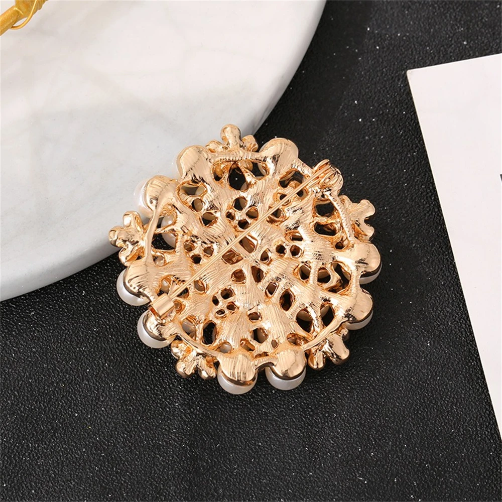 High Quality Silver Plated Rhinestone Imitation Pearl Round Flower Brooches Pins For Women Luxury Pearl Brooches Jewelry Wedding