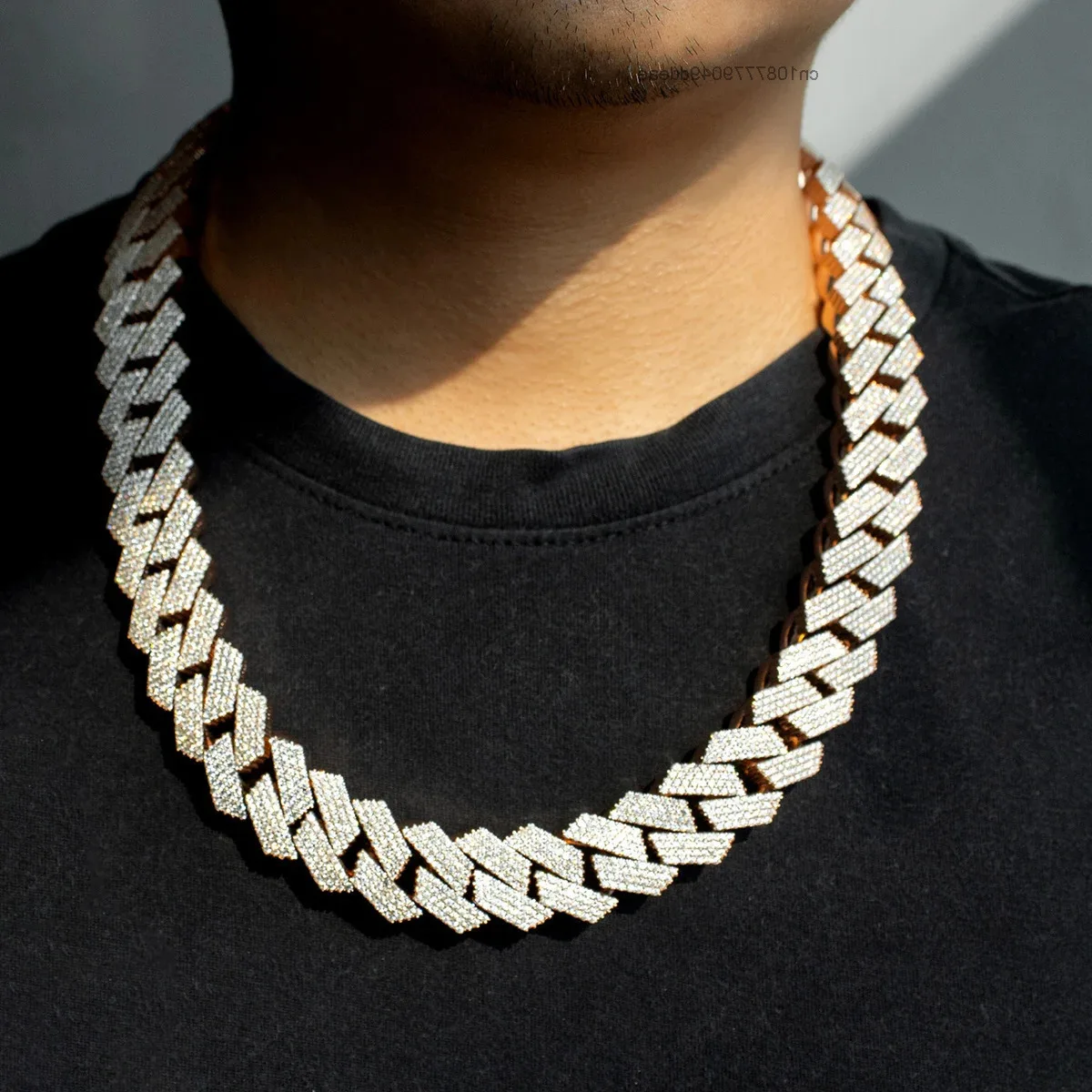

Cuban Link Chain 925 Sterling Silver Sparkling 20mm Moissanite Diamond VVS Moissanite Cuban Chain