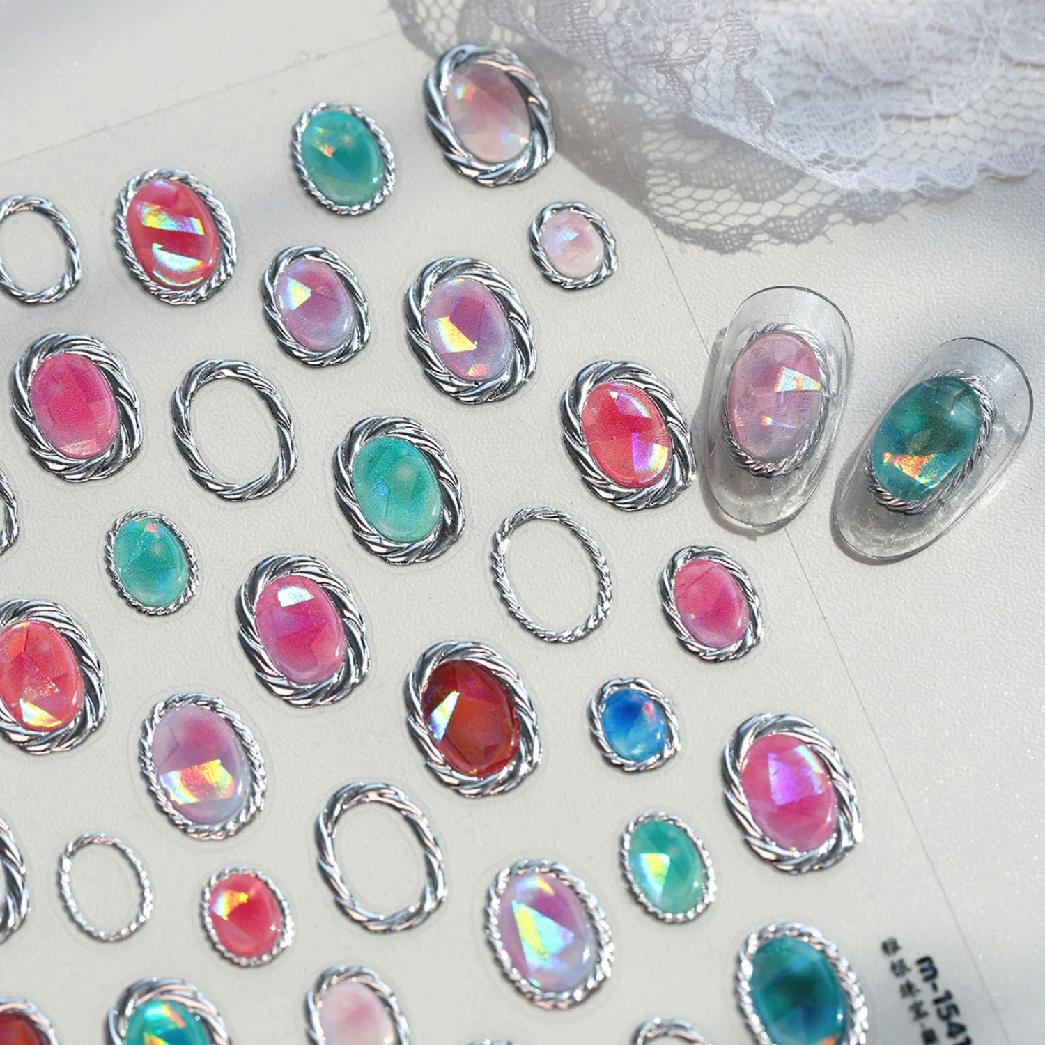 Edle Retro-Palast 5D Nagelaufkleber Imitation Oval Katzenaugen-Strass Schmuck Hohler Metallringrand Selbstklebende Dekoration