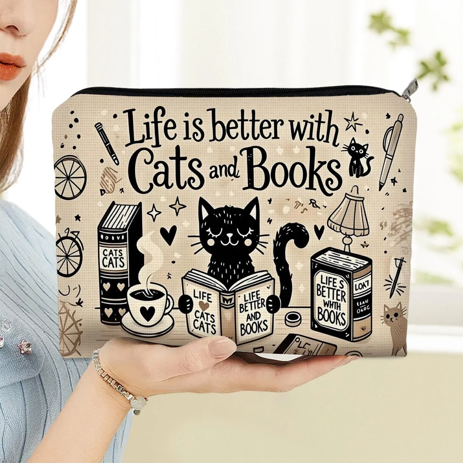 

Цельная двусторонняя косметичка с игривым дизайном в виде кота и книги, идеально подходит для хранения ежедневной косметики.
