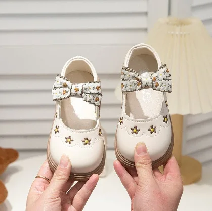 

Leather Shoes Kids Shoes Children Cute Fashion Girls Cartoon Rabbit Carrot Princess Shoes Solid Color Soft Soled Girls Shoes