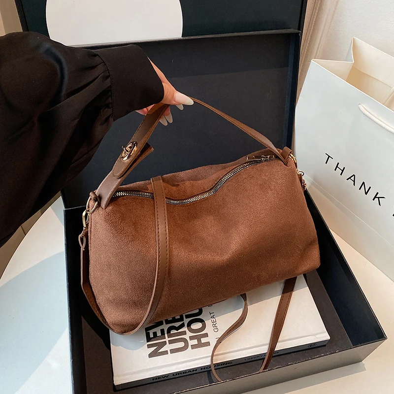 

High End Large Capacity Bag Simple Commuting Shoulder Bag Autumn and Winter Fashionable Versatile Women's Bag 2026