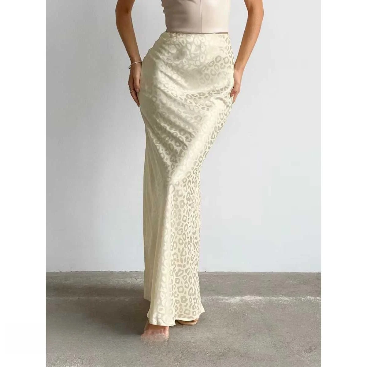 

Облегающая леопардовая жаккардовая юбка Fi Tail f Длина Универсальная длинная юбка с высокой талией Летняя коллекция для поездок на работу