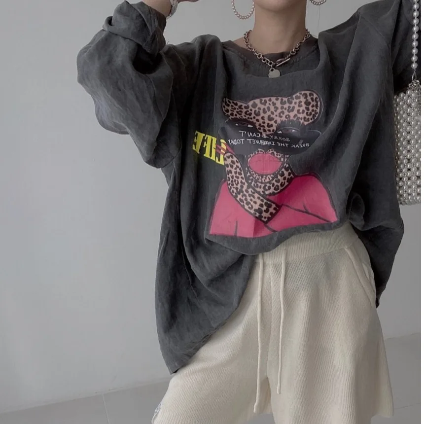 Loose round Neck Printed Sweatshirt Women's Base Layer Top Autumn Winter Cartoon Back Split Creative Pattern Long Sleeve T-Shirt