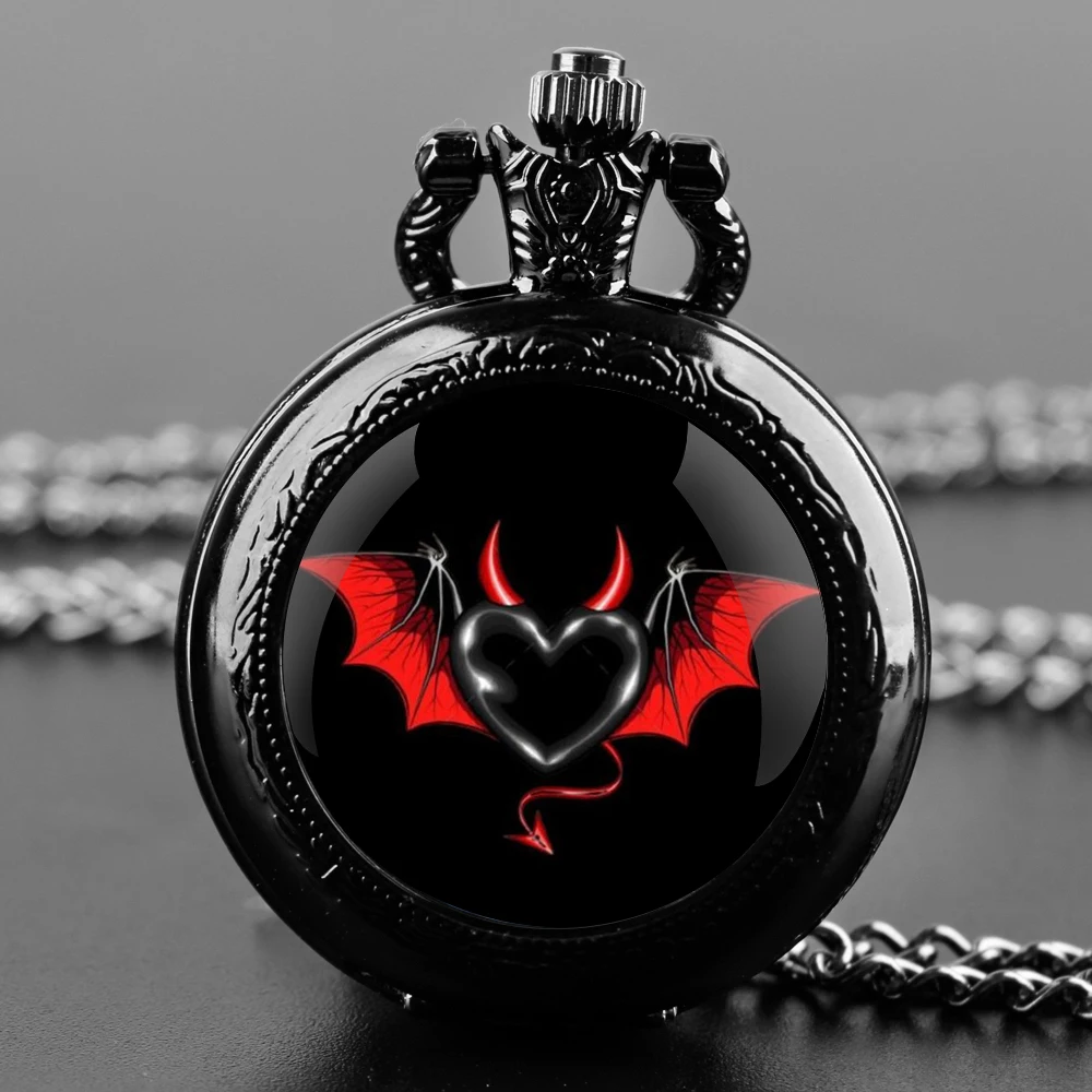 ساعة جيب كوارتز سوداء على شكل قبة زجاجية من Love Little Devil مع قرص أرقام عربية وسلسلة متينة هدية للرجال والنساء
