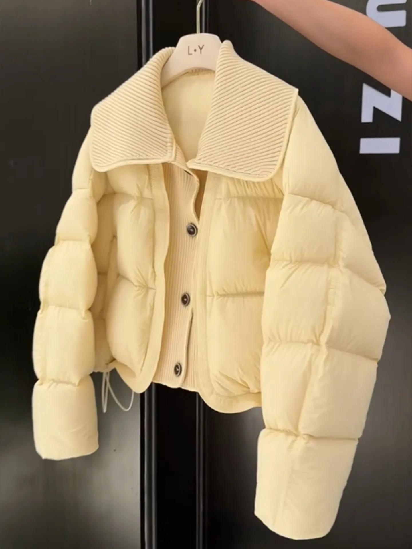 Warm Yellowi White ort down Jaet for Women Lapel Sle Loose Fit Faionable Slimming Outerwear Winter 2025 New Arrival