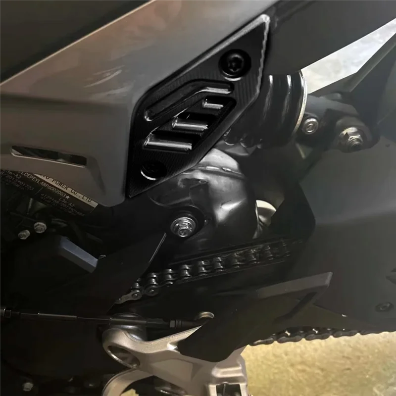 مزيل الحافة الرائدة لـ CFMOTO 800NK 2023-2025 دواسات الركاب الخلفية للدراجة النارية وسادة جانبية قفل غطاء الطبق #3