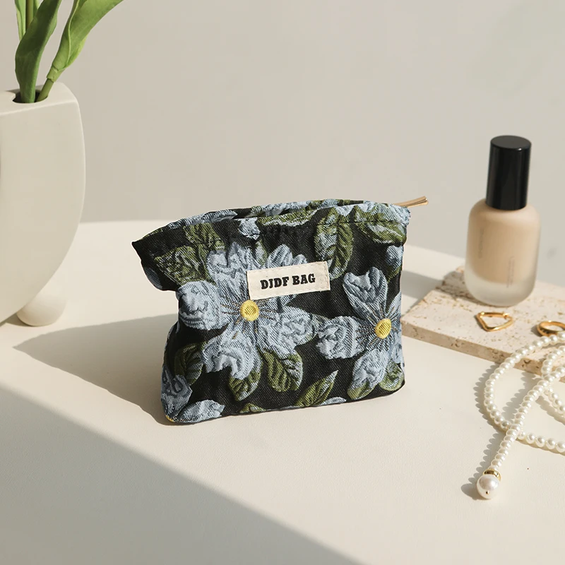 Women's Cosmetic Bag Small Vintage Blue Flowers Cosmetics Lipstick Storage Bag Portable Coin Purse Commuter Card Holder Ins