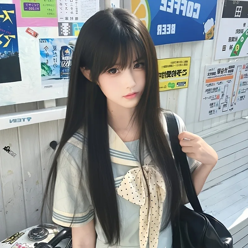 باروكة صناعية عصرية للنساء، شعر طويل مفرود أسود مع غرة - مظهر واقعي، ألياف مقاومة لدرجات الحرارة العالية، رائعة لـ