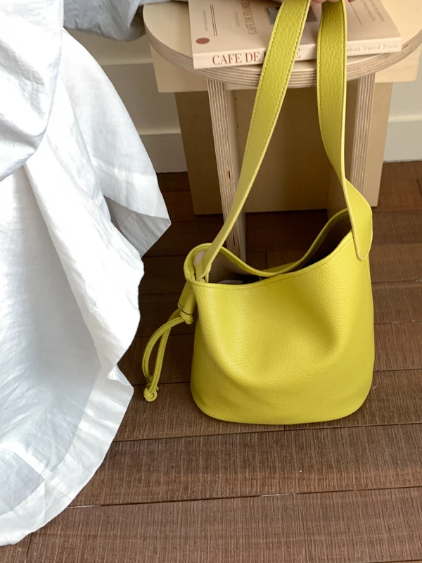 حقيبة يد نسائية كلاسيكية باللون الأحمر الكوري حقيبة يد كروس للركاب من جلد البولي يوريثان الناعم حقيبة حمل كاجوال للشابات #4