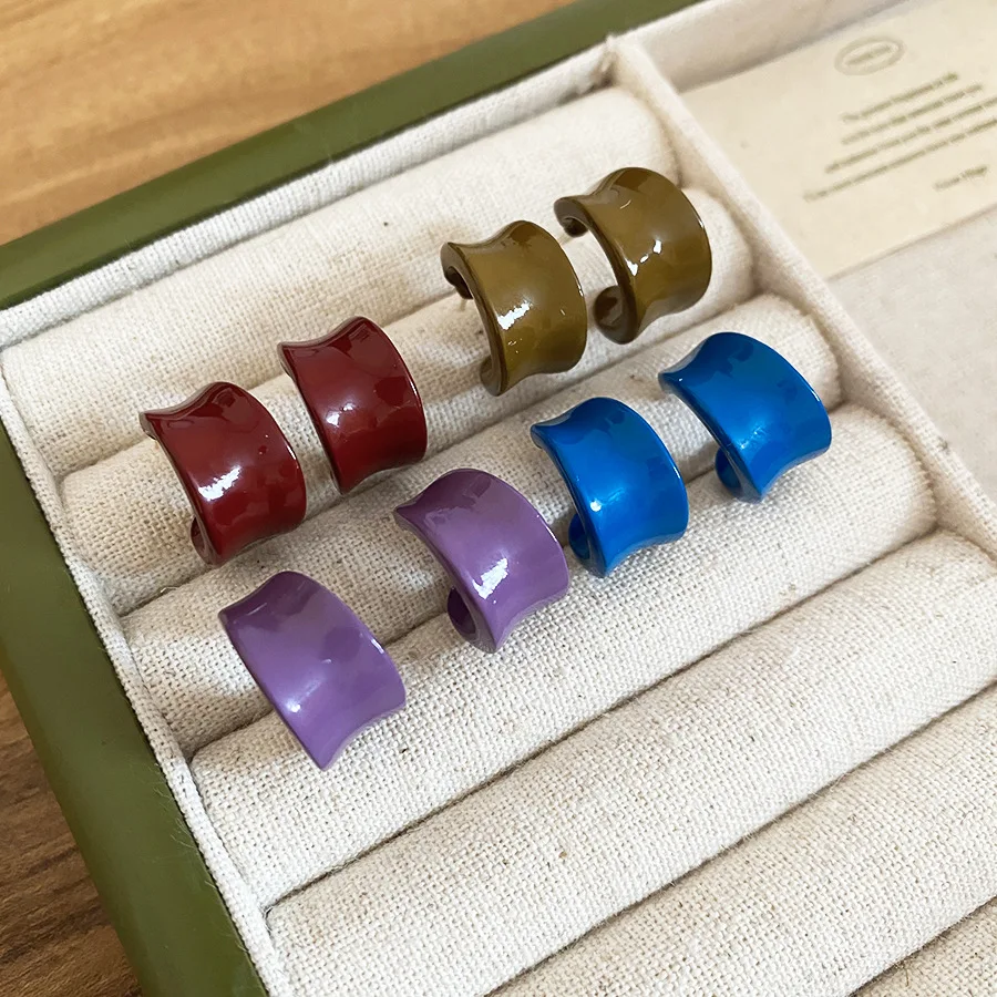 

Resin Enamel Craft C-Shaped Silver Stud Earrings Casual Minimalist Unique Niche Design Fashionable Women's Earrings
