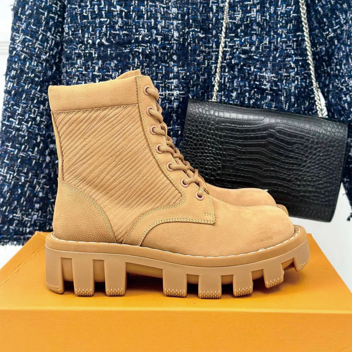 2026 High Quality winter Women Shoes Lace Up Side Zipper Platform Ankle Boots Trendy Outdoor Short Boots ch24100921