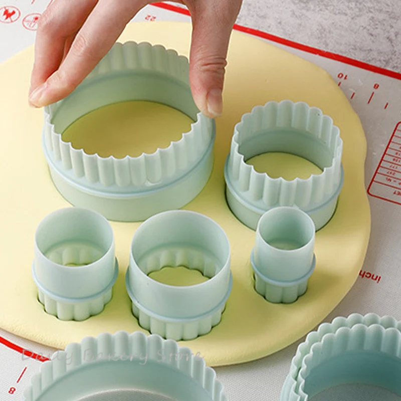 8 / Set Plastic Molds Cake Circle Cookie Cutter Scone Cookie Cutter Plastic Cookie Press Edge Fudge Cutter Reusable Cookie Tools