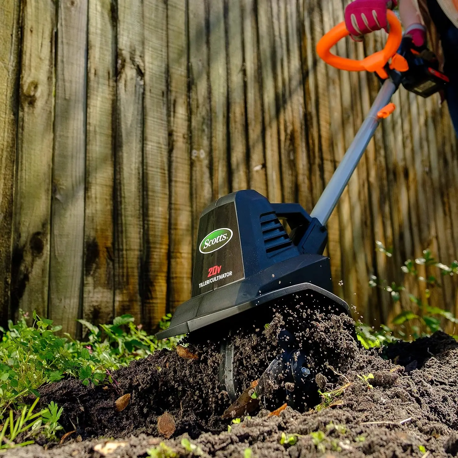 Utensili elettrici da esterno 20 Volt 7.5 pollici coltivatore da giardino senza fili 2AH batteria e caricabatterie rapido inclusi