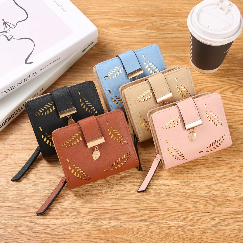 

Women's Hollowed Out Fashionable Short Leaf Folding Zipper Trend Zero Wallet For Women