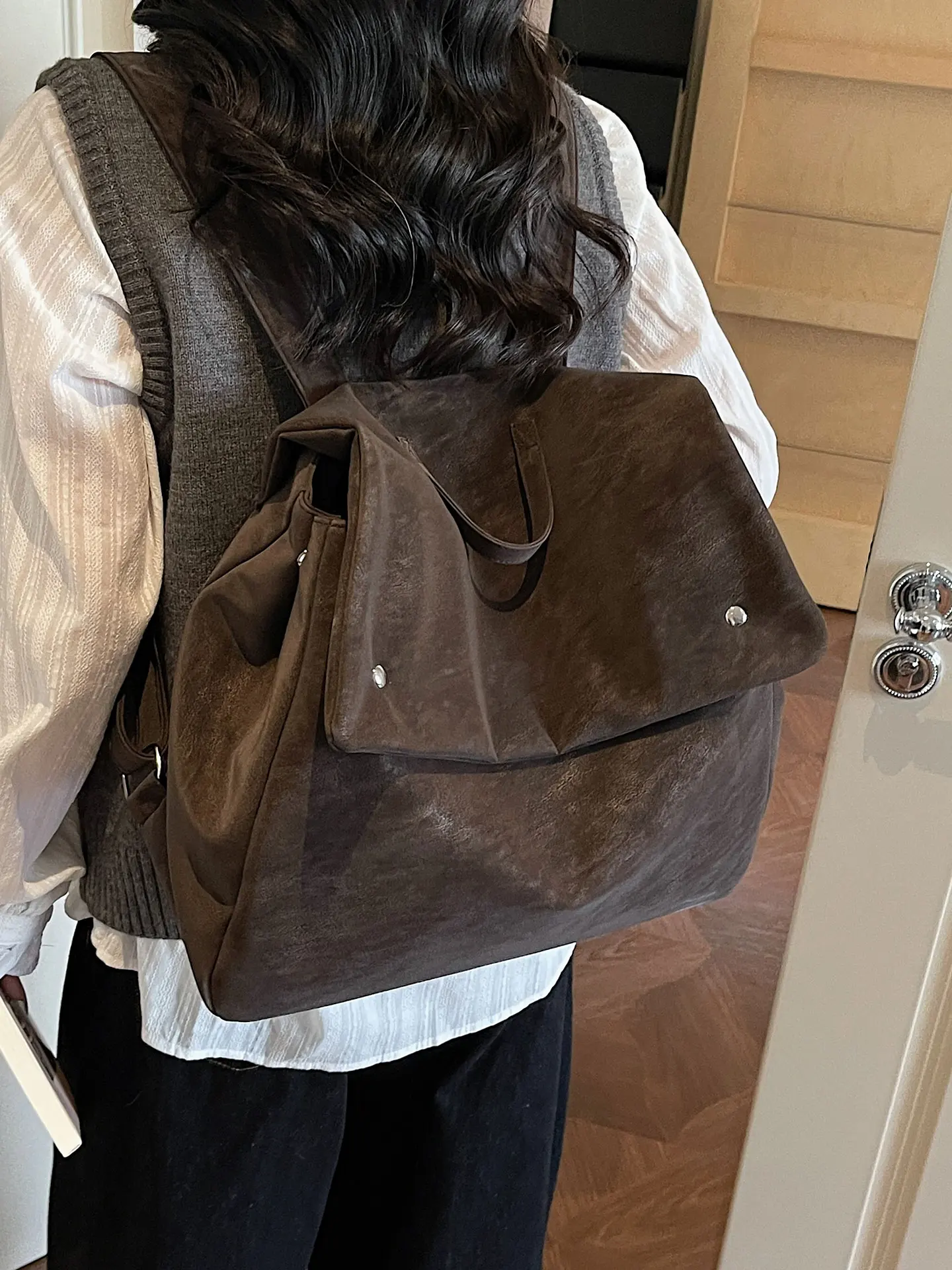 

Large Capacity Folded Women's Backpack Retro Feel Commuter Style Spring Summer Travel Bag Dual Shoulder Strap Stylish Trend