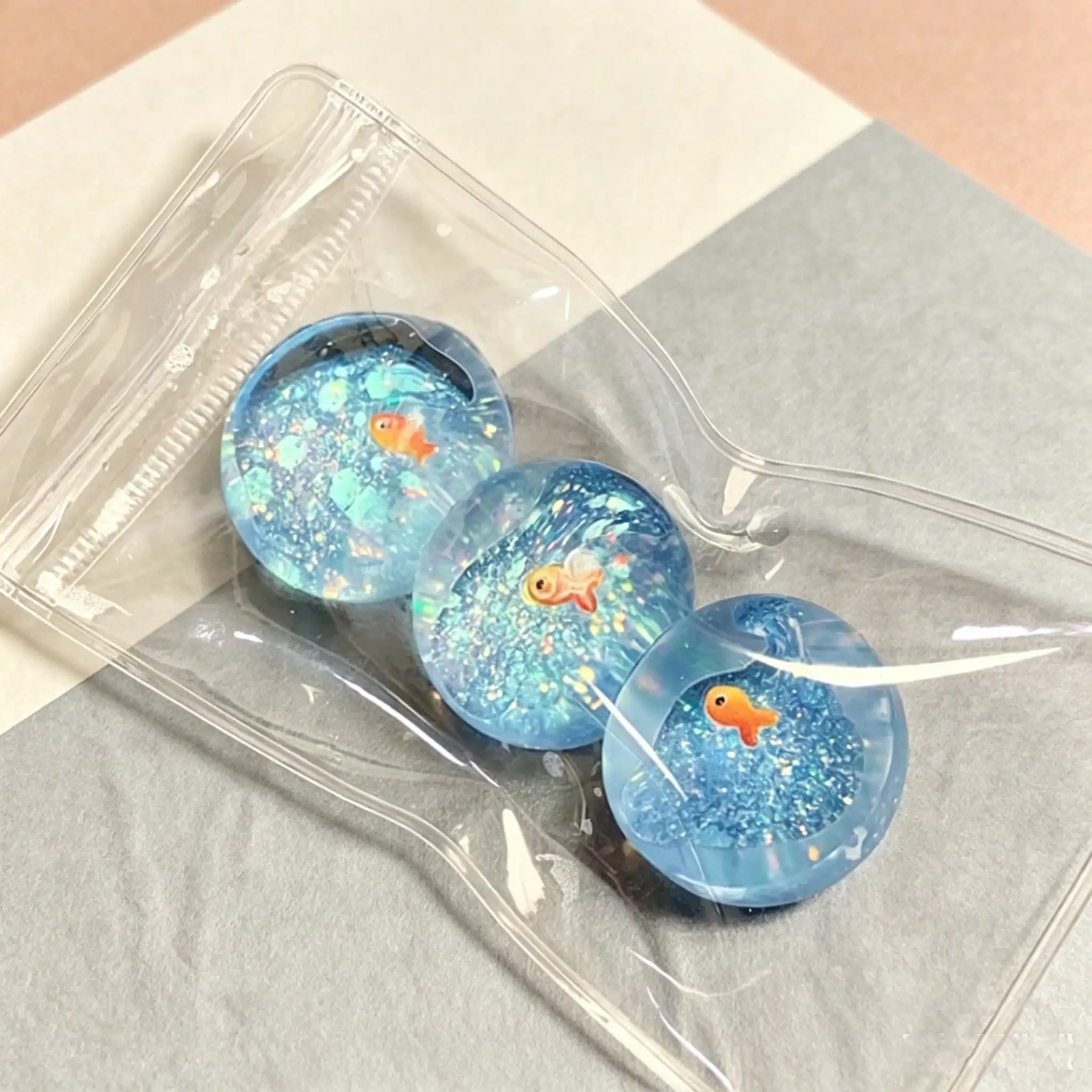 

2026 New 1pc/3pcs Ocean Planet Goldfish Squishy Toy - Stress Relief Fidget Toy Keychain, Random Color, Backpack Hanging Decor, Keychain, Pendant, Gamer Birthday Gift, Squishy Toy Collector