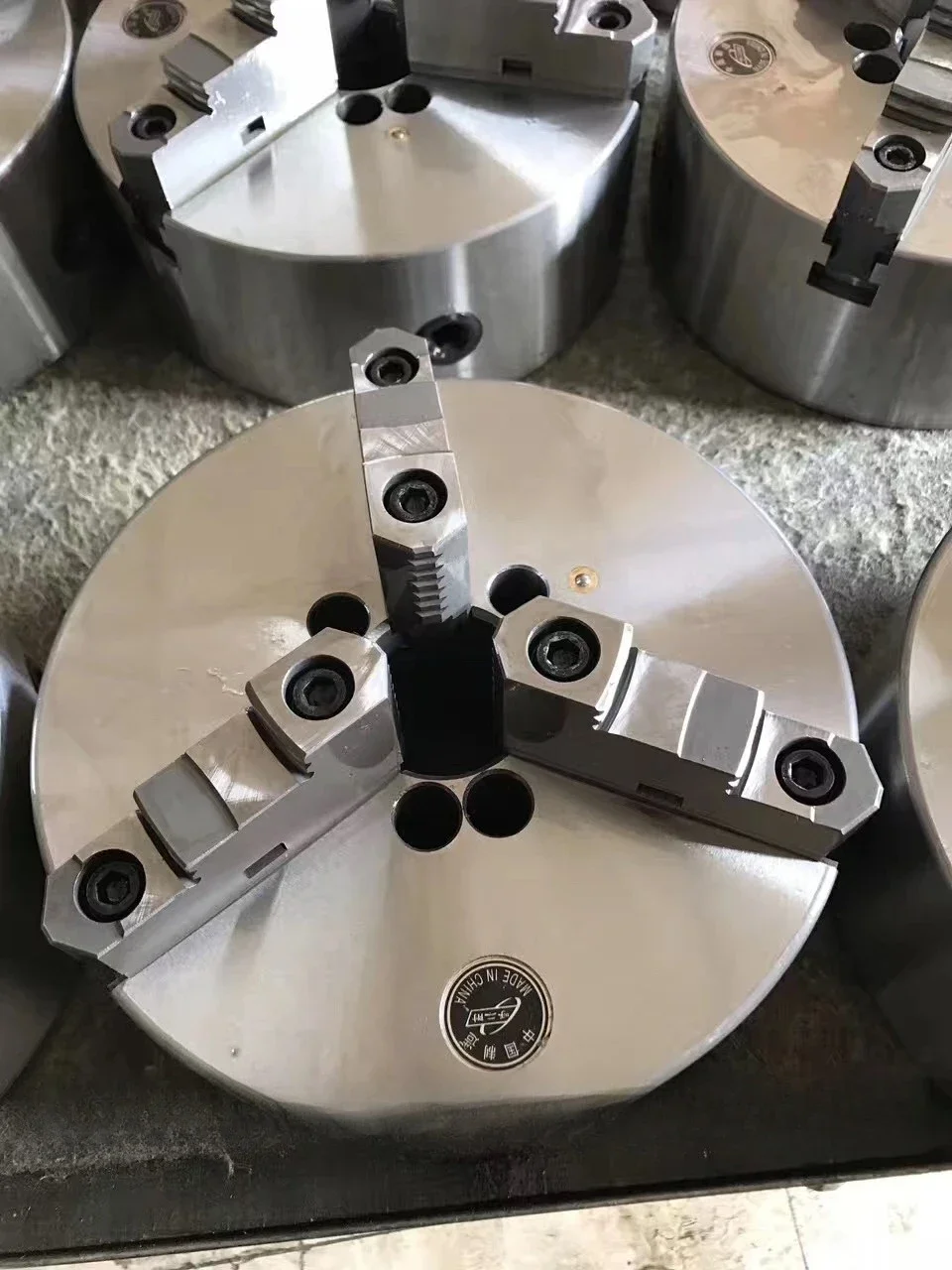 Call two attached short cone three jaw chuck A type A16 A26 A28D type D4 D6 D8C type C4 C6 C11 global
