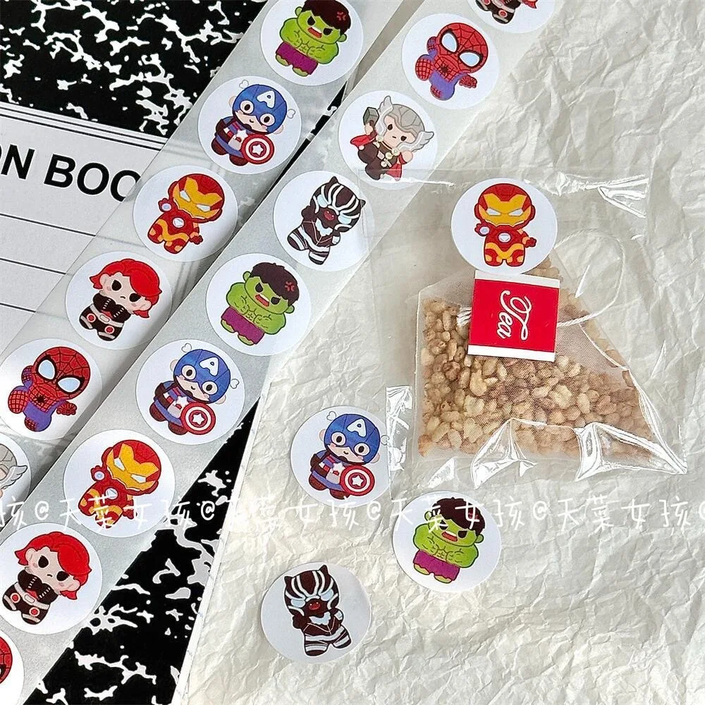 Nuovo 500 pz Avengers Roll Sticker MV sigillo decorativo adesivo circolare Alliance Hulk Steel Iron Man Sticker regalo per bambini Kawaii