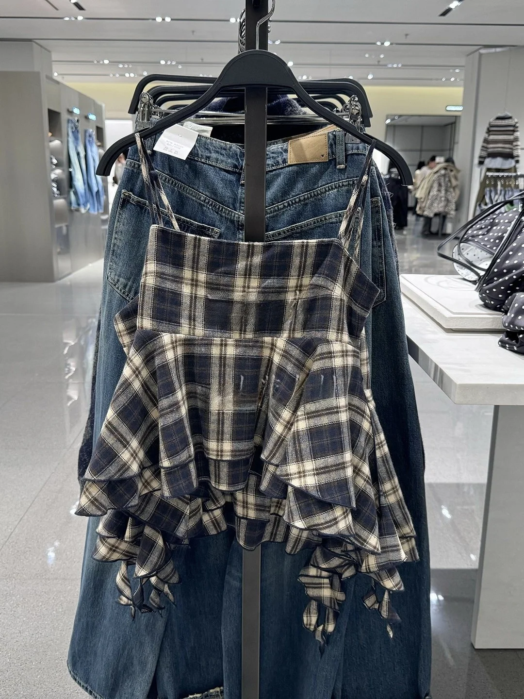 

Autumn Winter Plaid Decorative Vest Top Women's Fashion Classy Layered Design European Style Short Length Ladies' Camisole