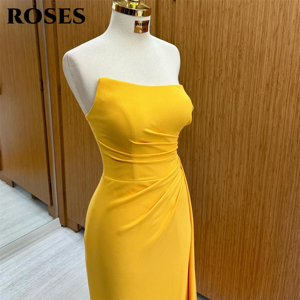 ROSES Simple Yellow Prom Dress Strapless Sleeveless Evening Dress With Pleats Mermaid Satin Party Dress Side Split فساتين السهرة