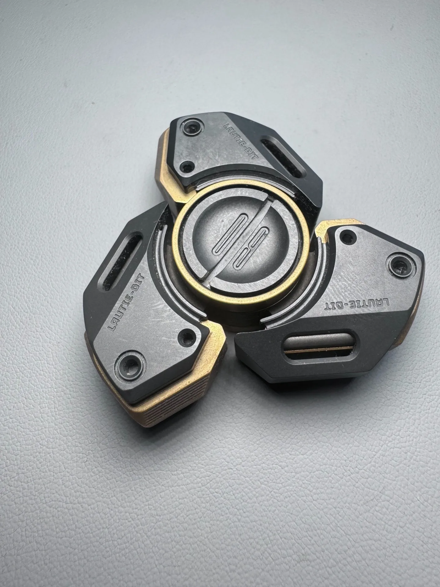 Bit09, Bit09se LAUTIE gyroscope EDC, decompression toy