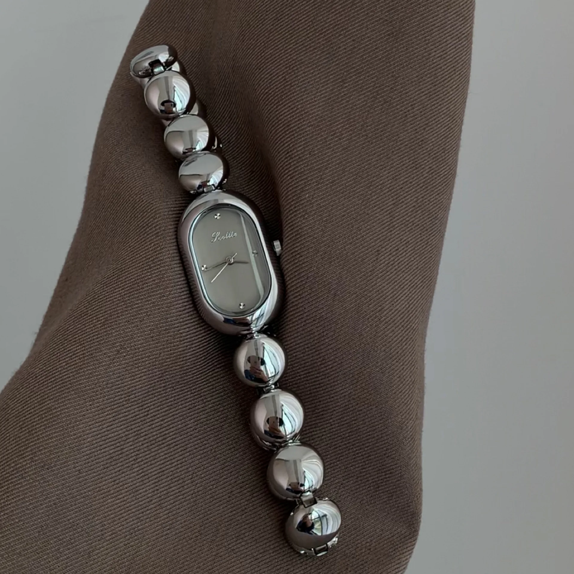 2026 New Silver Series High-End Watch Fashionable Niche Design Commuting Temperament Versatile Luxury Quartz Watch Gift Women