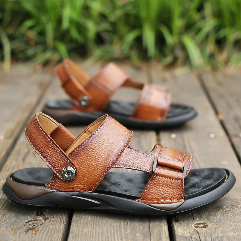 Sandal Pantai Pakaian Luar Sol Lembut Ayah Desain Musim Panas Baru Sandal Kulit Asli Trendi Kasual Pria Sol Luar Karet 2025