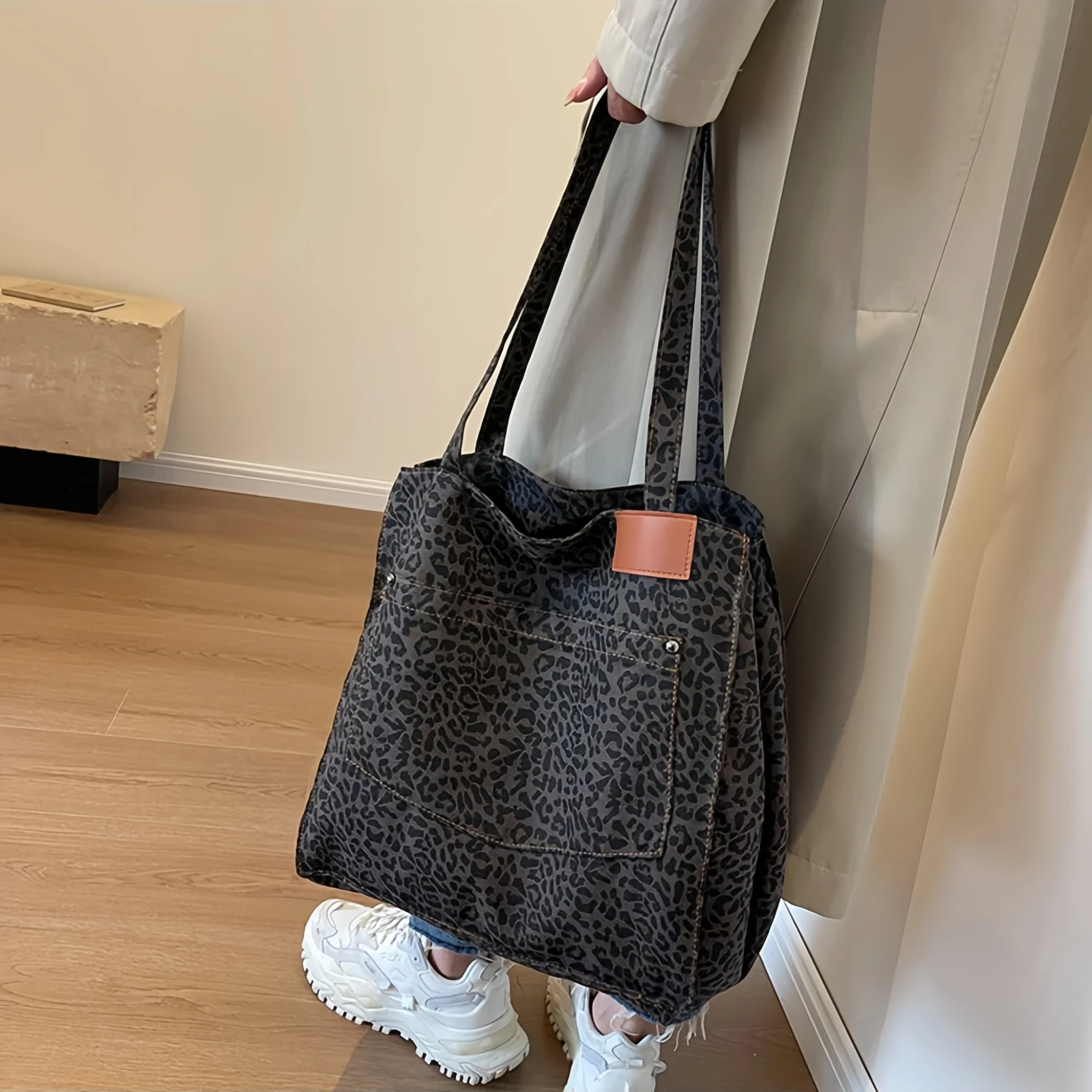

Leopard print tote bag vintage canvas shoulder bag fashion large capacity tote bag, simple statement tote bag-tan2